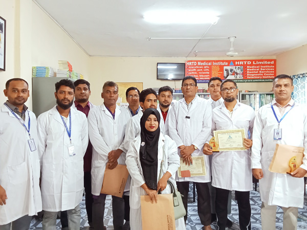 Certificate Distribution Ceremony of HRTD Medical Institute